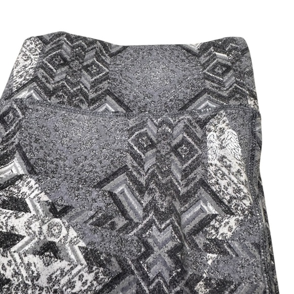 Victoria’s Secret L Short Gray Print Leggings - Picture 3 of 4